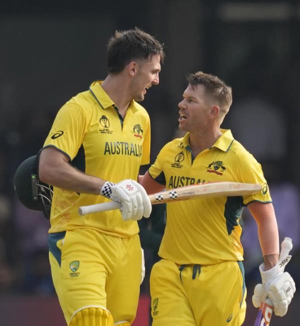 David Warner co<em></em>ngratulates teammate Mitchell Marsh for scoring a century.