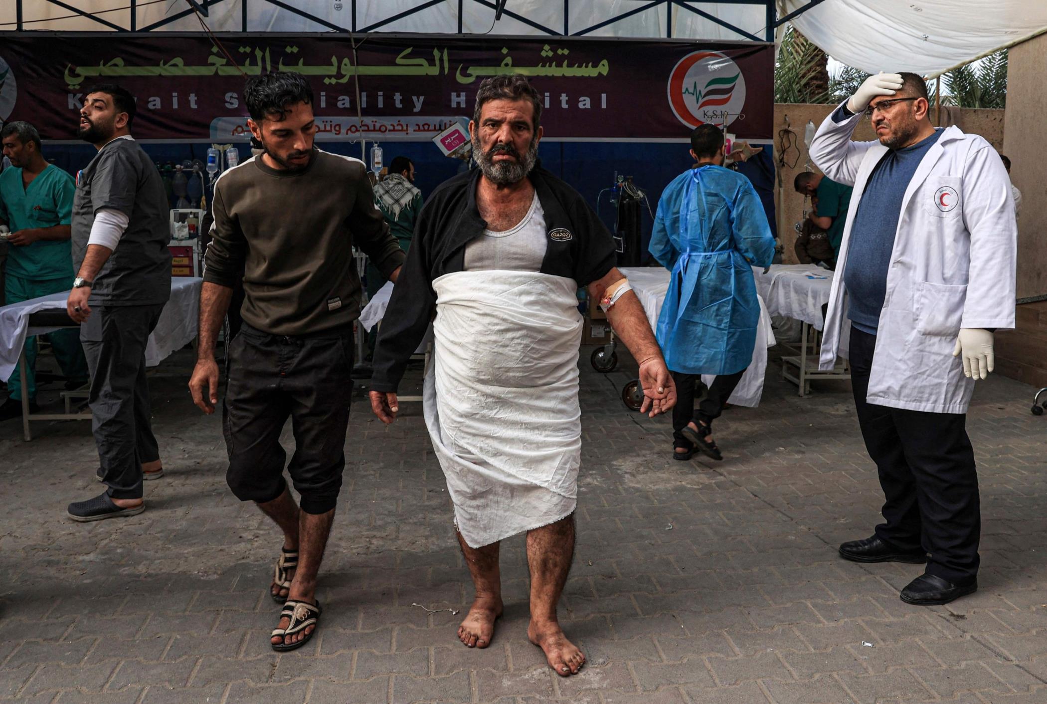 A man injured during Israeli bombardment outside the Kuwait Hospital in Rafah, southern Gaza Strip, Palestine, Dec. 20, 2023. (AFP Photo)