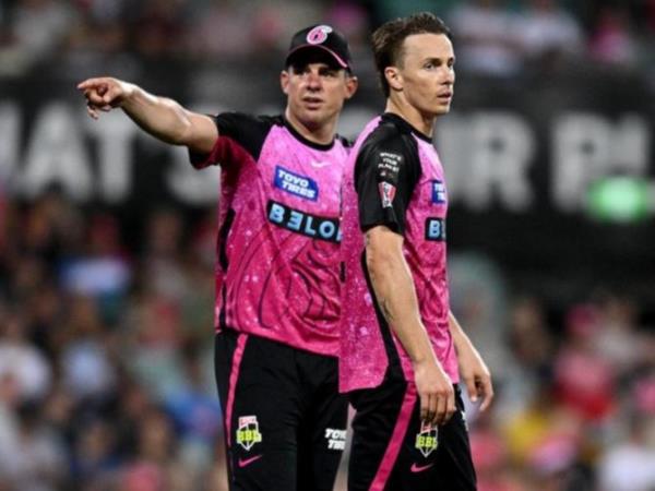 Moises Henriques (left) and Tom Curran (right)