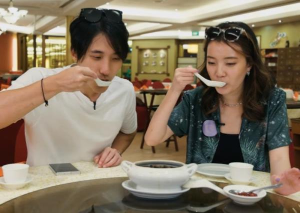 'It smells funky': Zermatt Neo and Annette Lee go on exotic food tour in Singapore