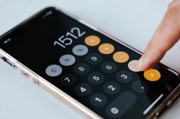 How much GST should I pay if I order an item in December but receive it in 2024?