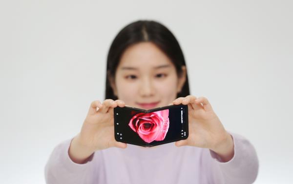 This photo provided by Samsung Display Co. shows its In&Out Flip, a foldable smartphone display with 360-degree rotating capability, which will be unveiled at CES 2024 in Las Vegas on Feb. 9-12, 2024. (PHOTO NOT FOR SALE) (Yonhap)