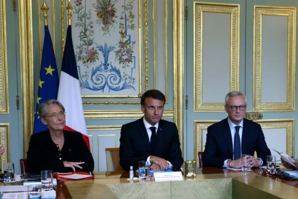 French President Emmanuel Macron, center, French Prime Minister Elisabeth Borne, left, and Eco<em></em>nomy Minister Bruno Le Maire attend a government emergency meeting at the emergency crisis center of the Interior Ministry in Paris, on July 2, 2023 after a 17-year-old whose killing by police has triggered days of rioting and looting across the nation. 